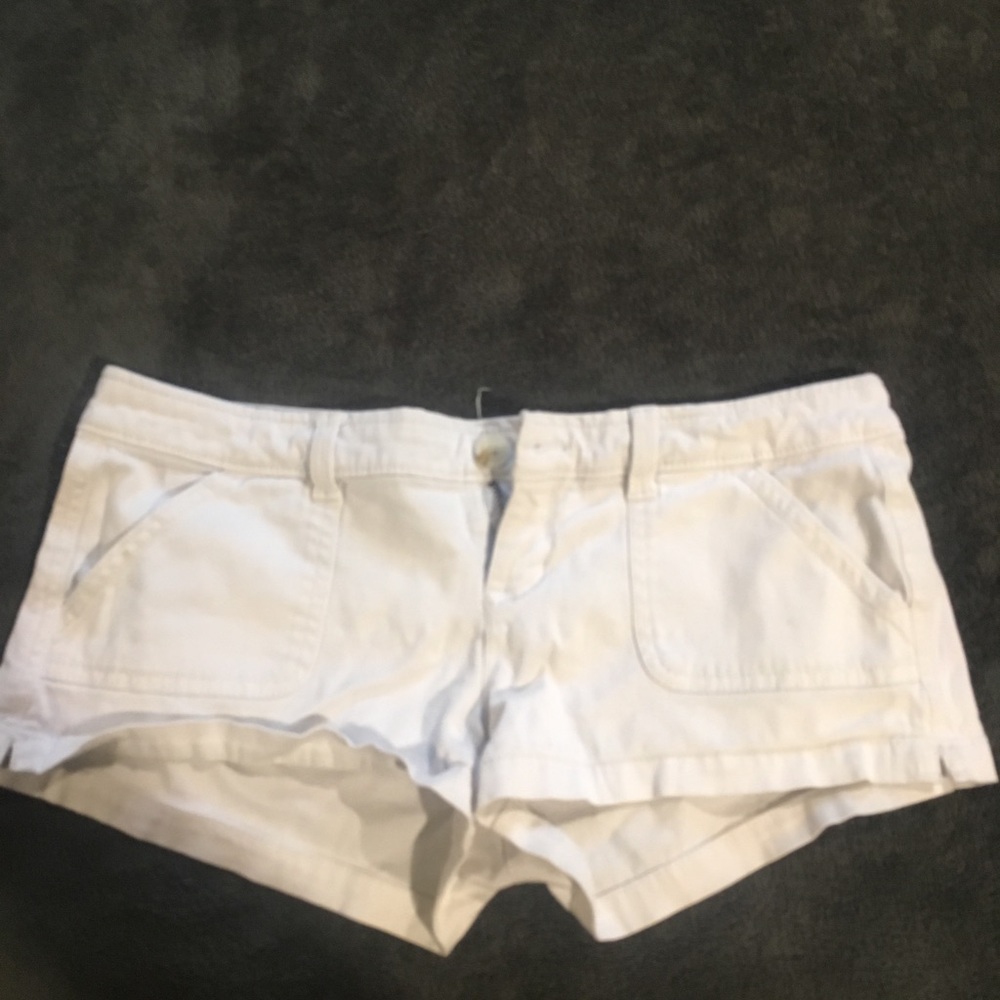 SHORT white shorts